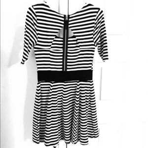 Guess dress size M